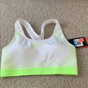 BNWT Nike sports bra Med